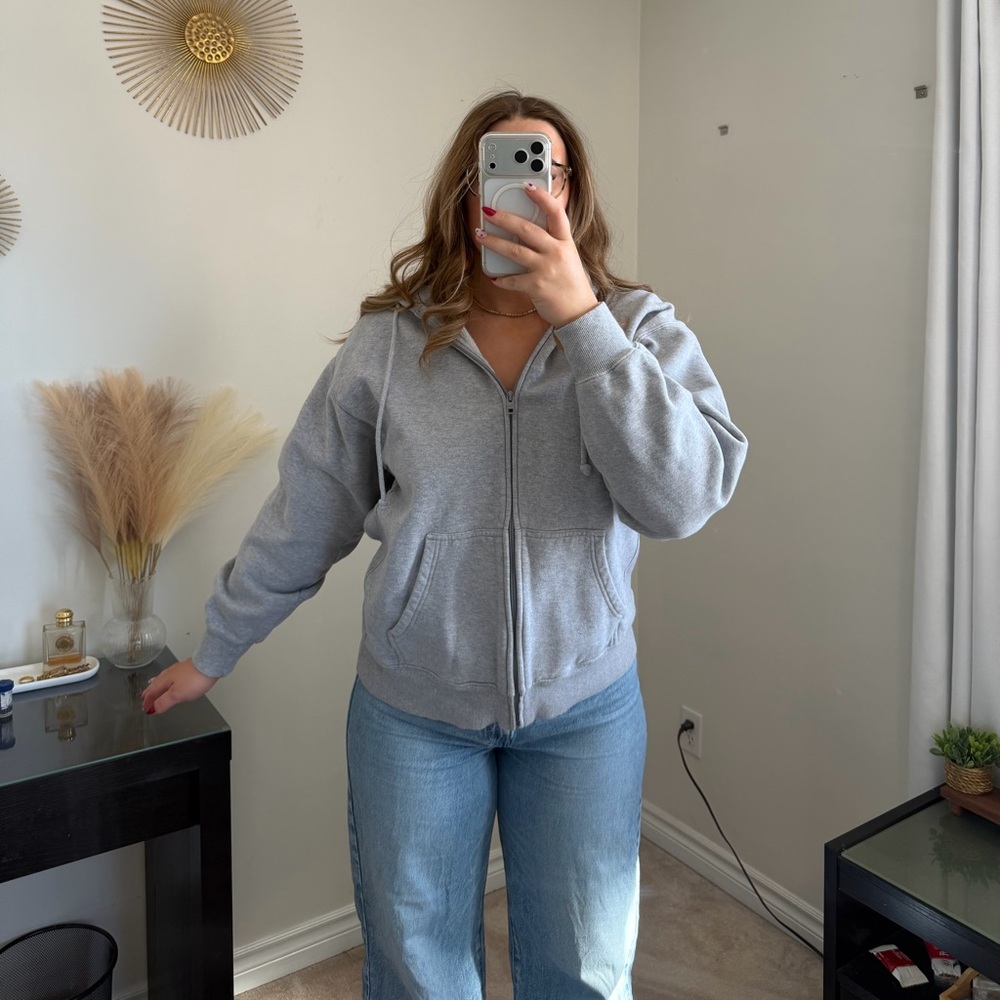Aritzia TNA Women's Gray Zip-Up Hoodie